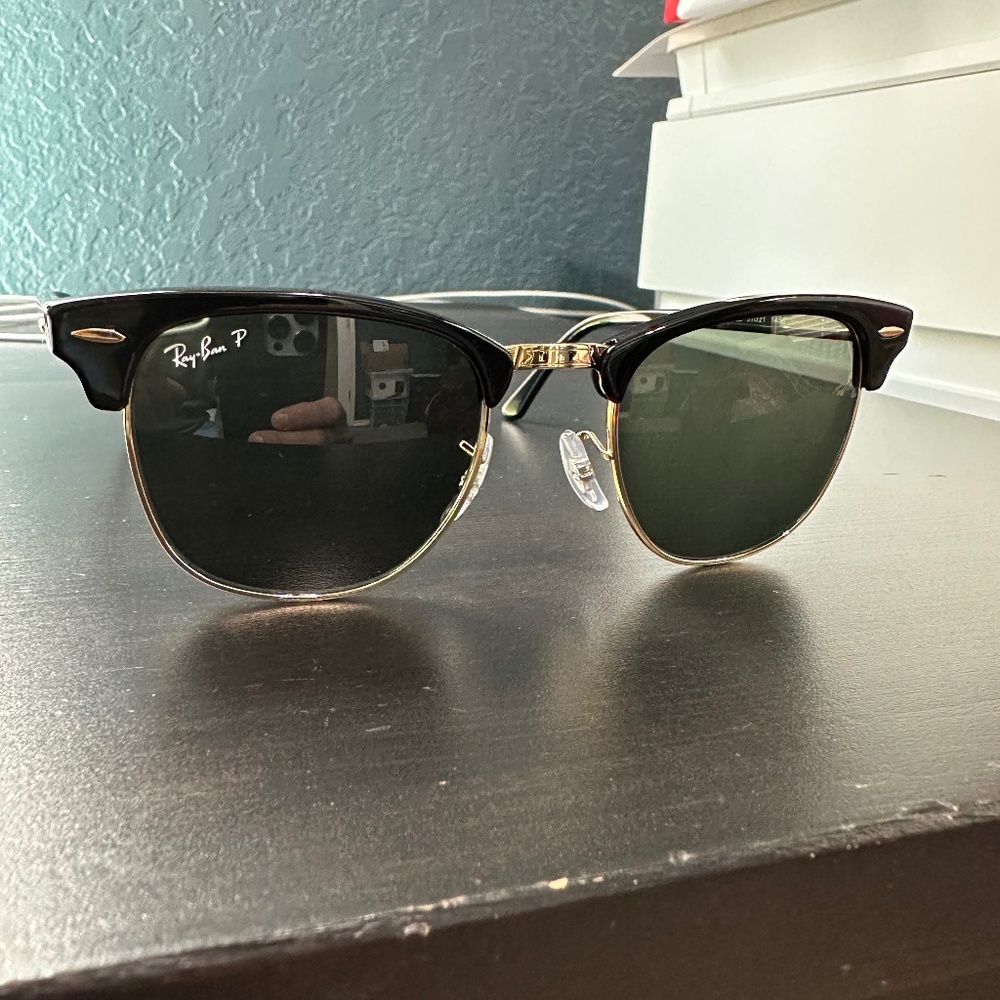 Ray-Ban Clubmaster Classic Polarized Polished black on gold